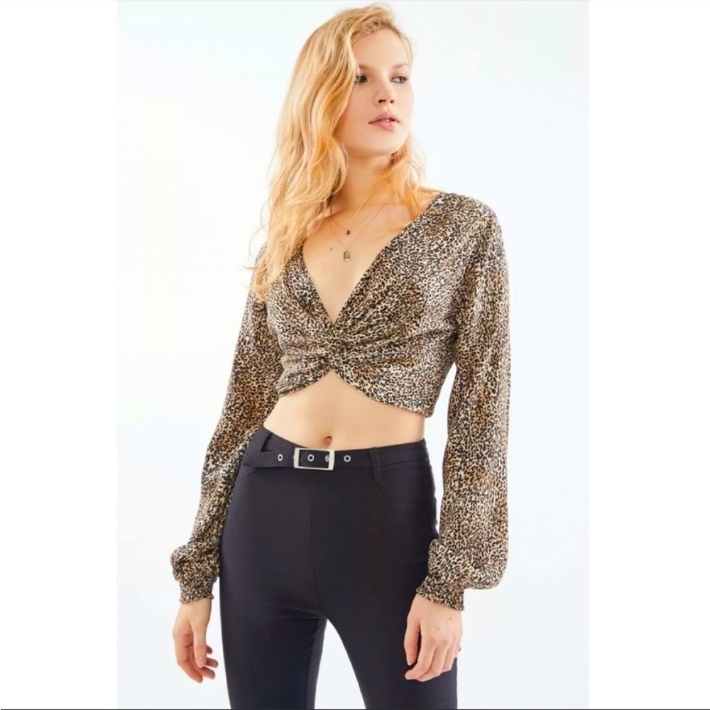 Urban Outfitters | Cheetah Twist Front Crop Top